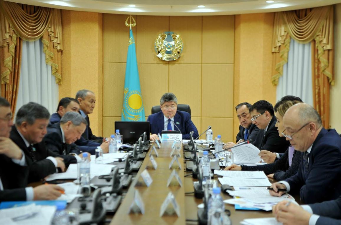 Сенат депутаттары Астананы азық-түлікпен қамтамасыз ету мәселелерін талқылады