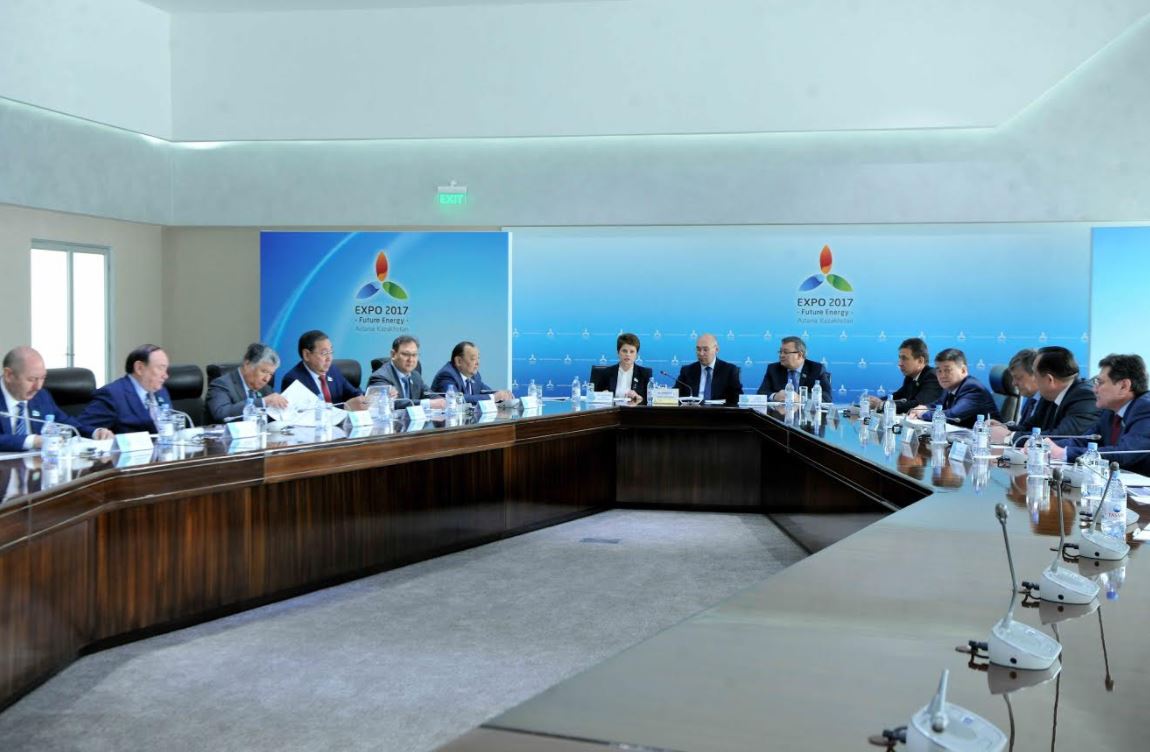 Сенат депутаттары «Астана» халықаралық қаржы орталығының жұмысымен танысты