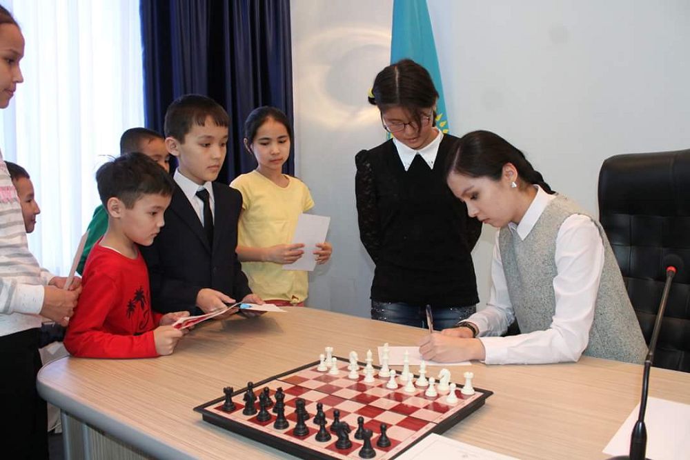 Динара Сәдуақасова шахматтан шеберлік сабағын өткізді