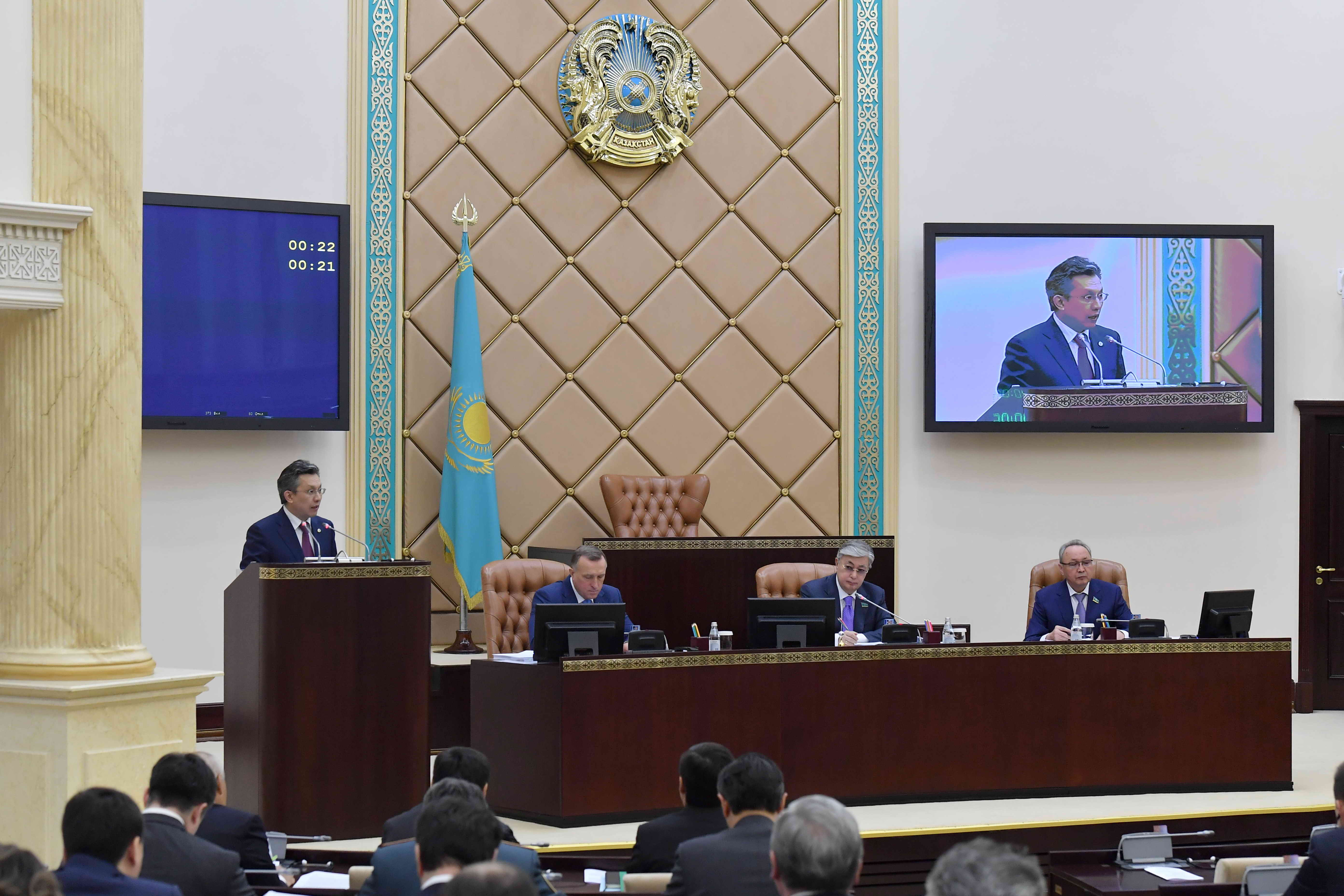 Сенат үш жылдық бюджетке түзетулерді қабылдады
