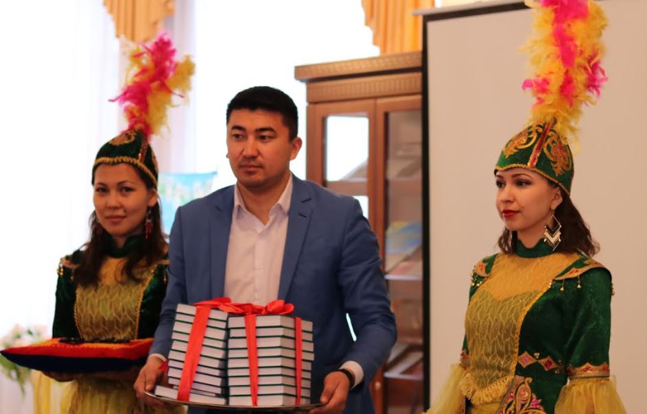 Семейде жазушы Зейнолла Сәніктің 15 томдық кітабының тұсауы кесілді