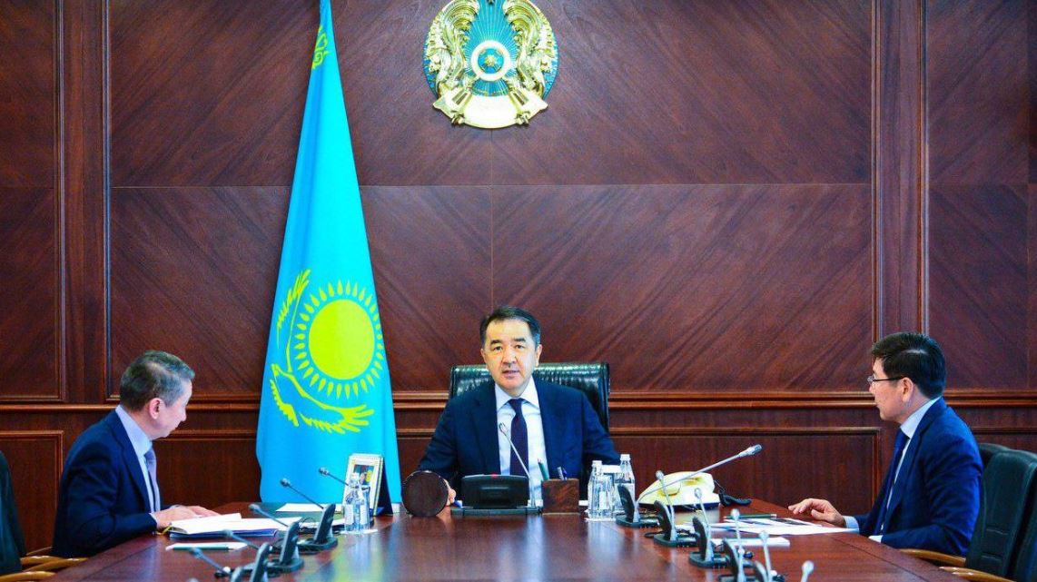Үкімет басшысы еңбек және әлеуметтік салаларды цифрландыру жөнінде кеңес өткізді