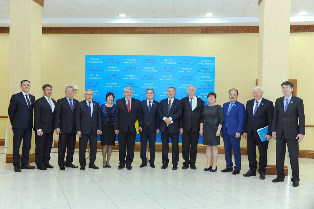 Мәжіліс депутаттары чехиялық әріптестерімен кездесті