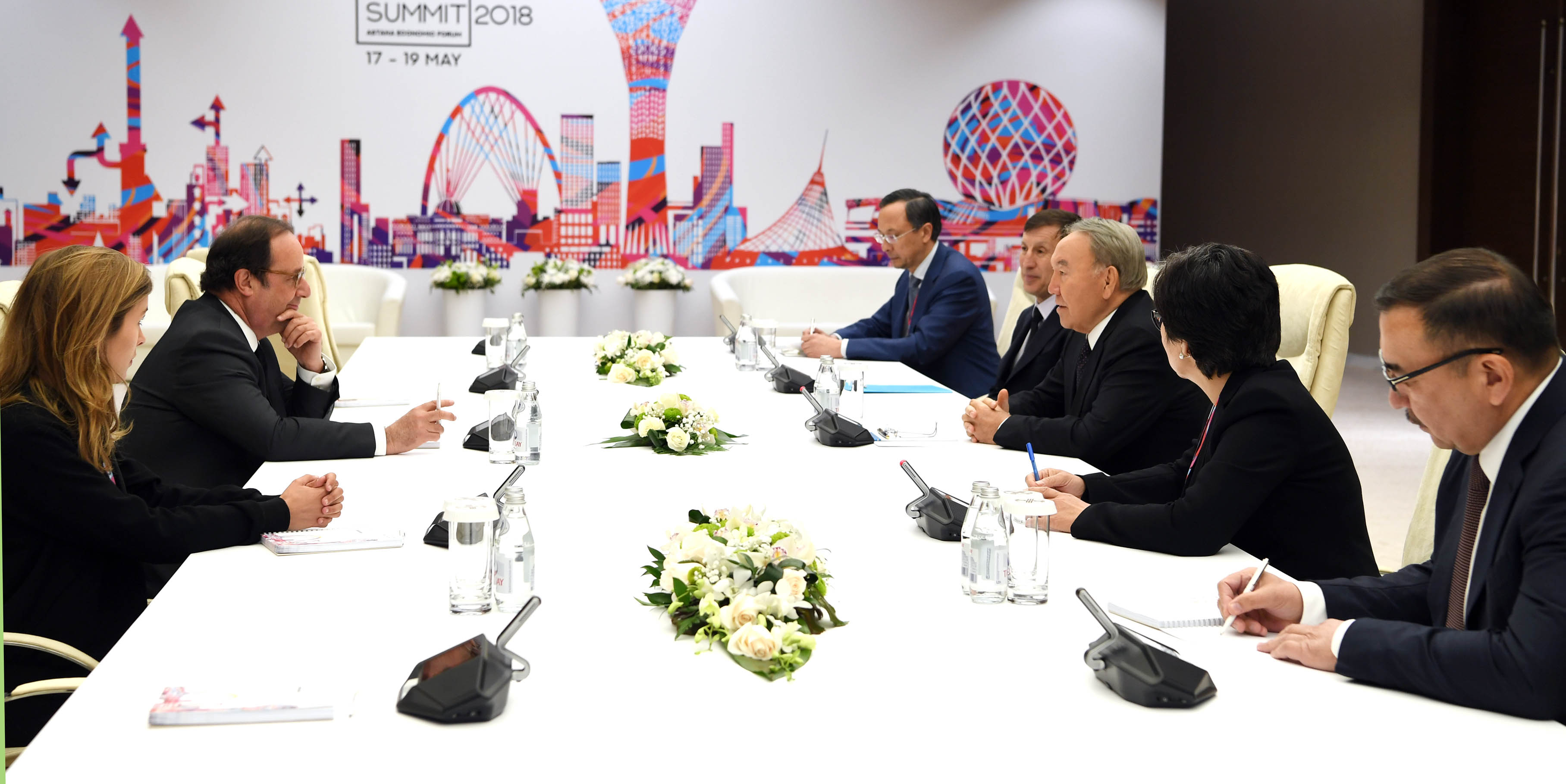 Мемлекет басшысы Францияның экс-Президенті Франсуа Олландпен кездесті