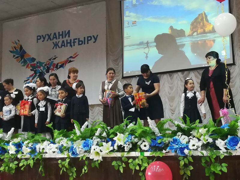 Оралда ата-аналар оқушылар кітапханасына 486 кітап сыйлады