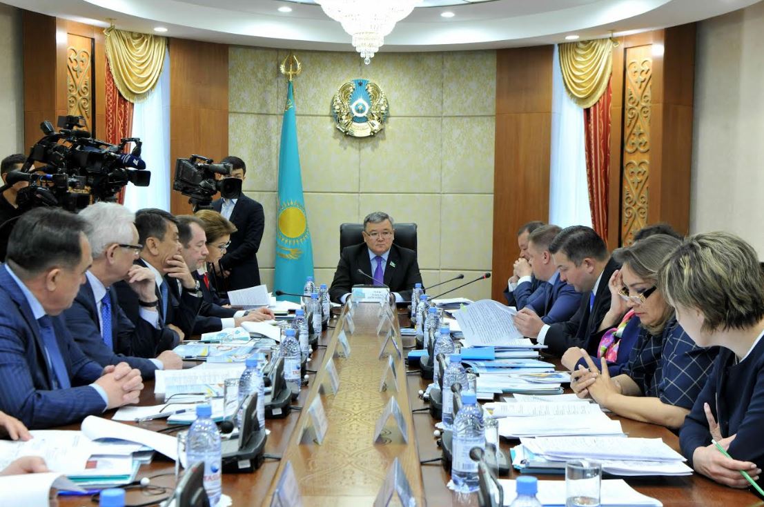 Сенатта тұрғын үй құрылысына қарқын берудің келешегін талқылады