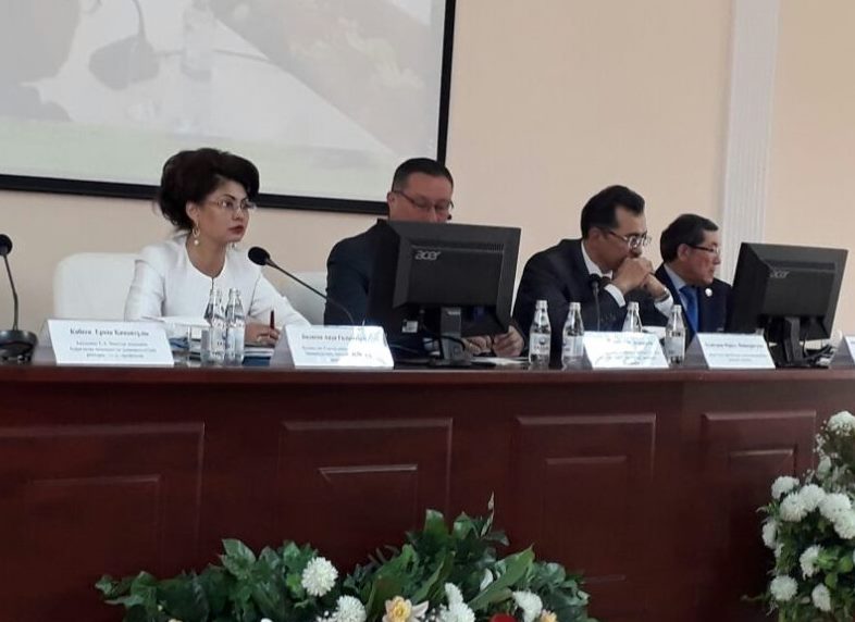 ҚарМУ-да «Рухани жаңғыру» бағдарламасын жүзеге асыру барысын талқылады