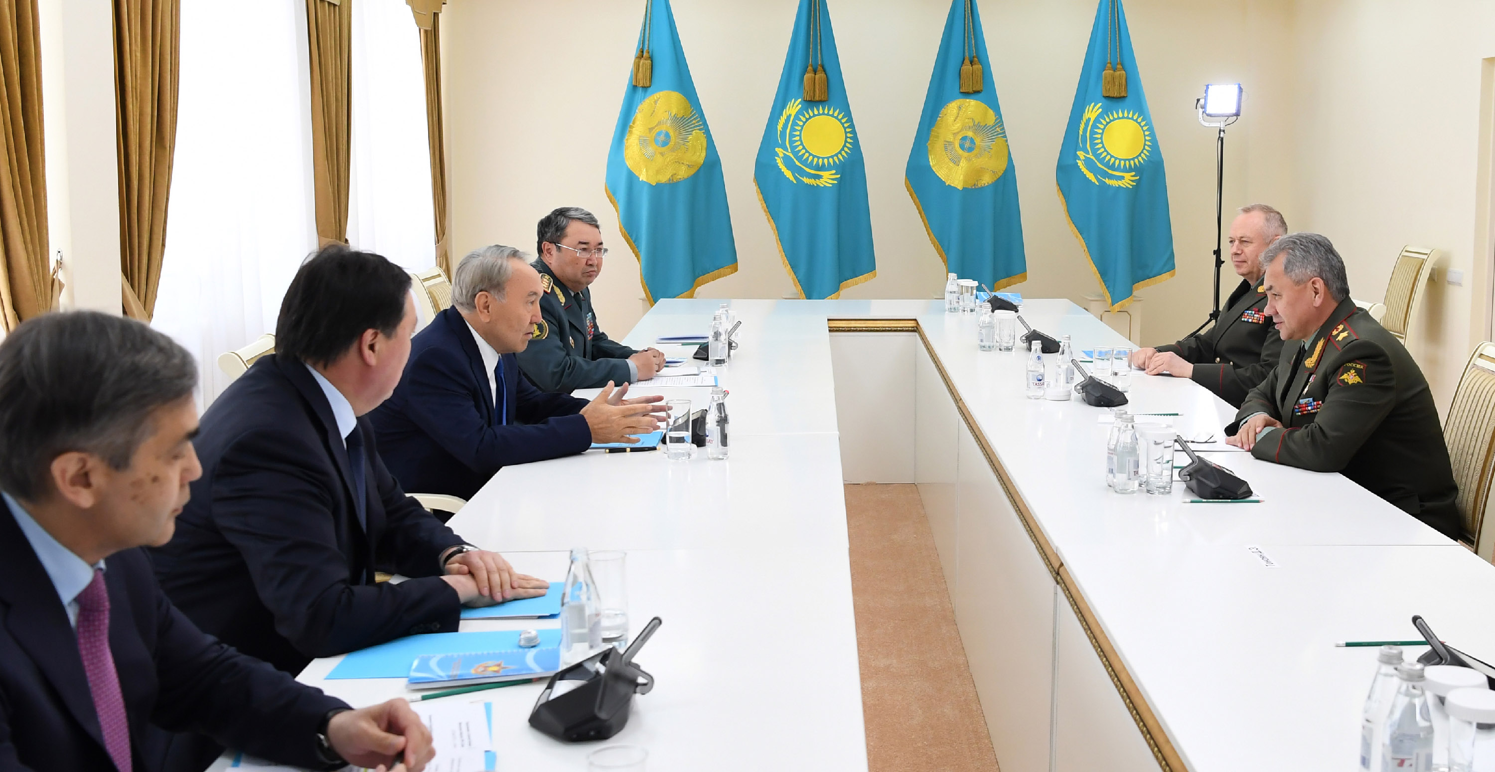 Нұрсұлтан Назарбаев Ресей Федерациясының Қорғаныс министрі С.Шойгумен кездесті