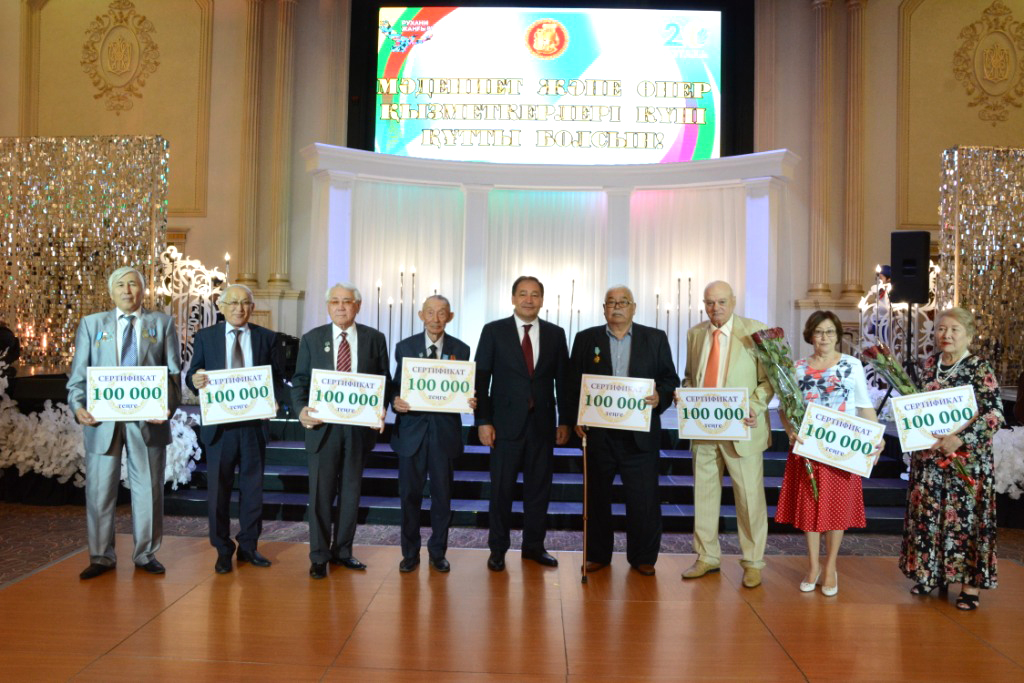 Маңғыстаулық мәдениет пен өнер майталмандары марапатталды