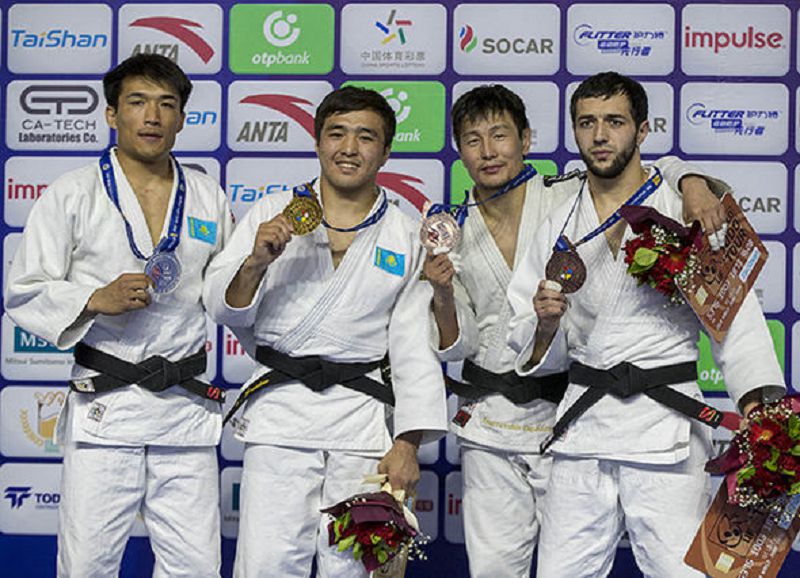 Елдос Сметов Гран-при жарысында топ жарды