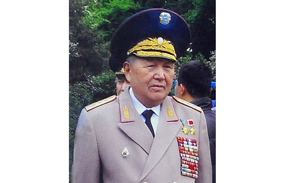 Сағадат Нұр­мағам­бе­тов. Сыпайы генерал, шын сардар