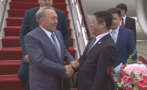 Нұрсұлтан Назарбаев ШЫҰ саммитіне қатысу үшін Циндаоға барды