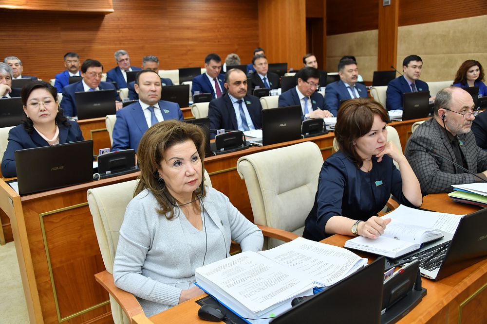 Цифрландыру сек­тор­ларын қолдайтын жаңа заң жобалары әзірленуі тиіс - Азат Перуашев