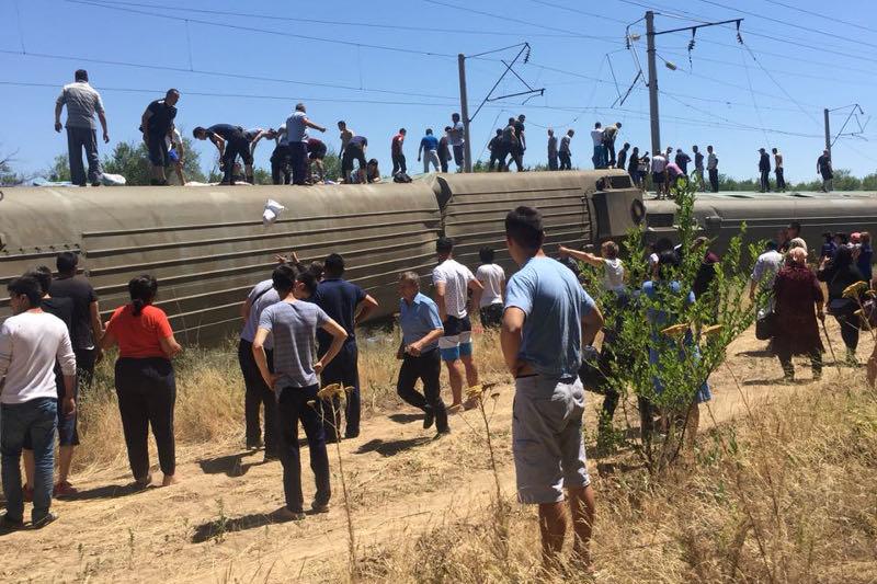 «Астана-Алматы» пойызының 400-ден астам жолаушысы Алматыға жеткізілді