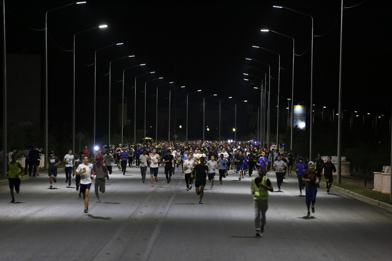 Атырауда алғаш рет өткен түнгі жүгіру марафонына 2000-ға жуық адам қатысты