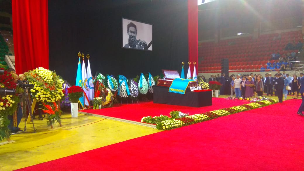 Алматылықтар Денис Тенді ақтық сапарға шығарып салды