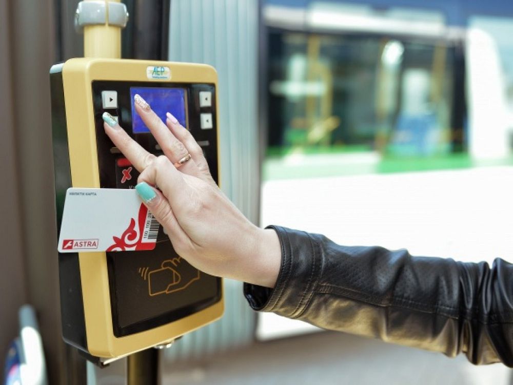 Астаналықтар жаңа электронды билет жүйесіне қалай қарайды? (ВИДЕО)