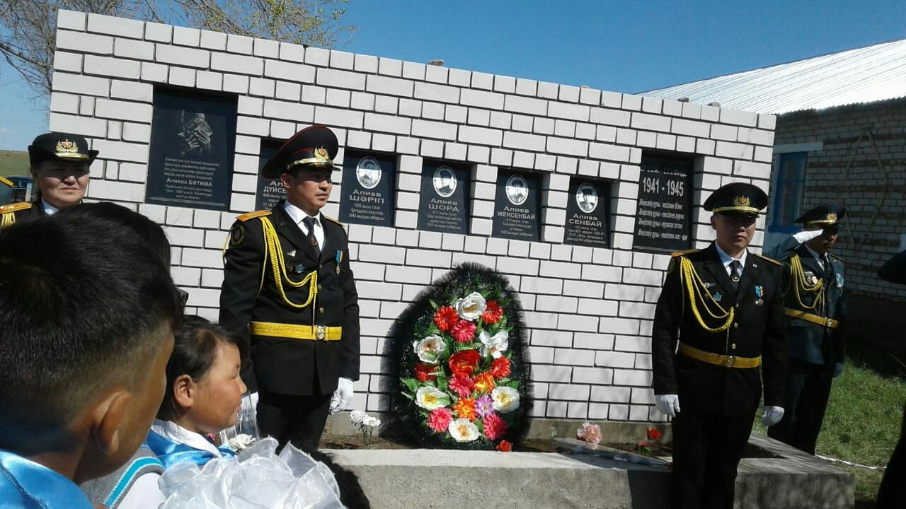 Бір әулеттен майданға аттанған бес боздақ