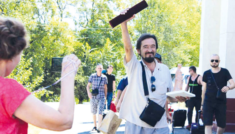 Жамбыл облыстық орыс драма театры Македониядан олжалы оралды