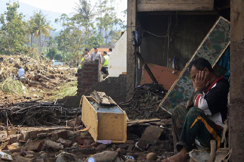 Индонезияда 20 мыңнан астам тұрғын қауіпсіз жерге көшірілді