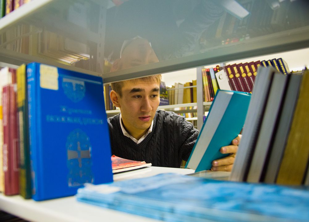 Тілді меңгерген төрге шығады