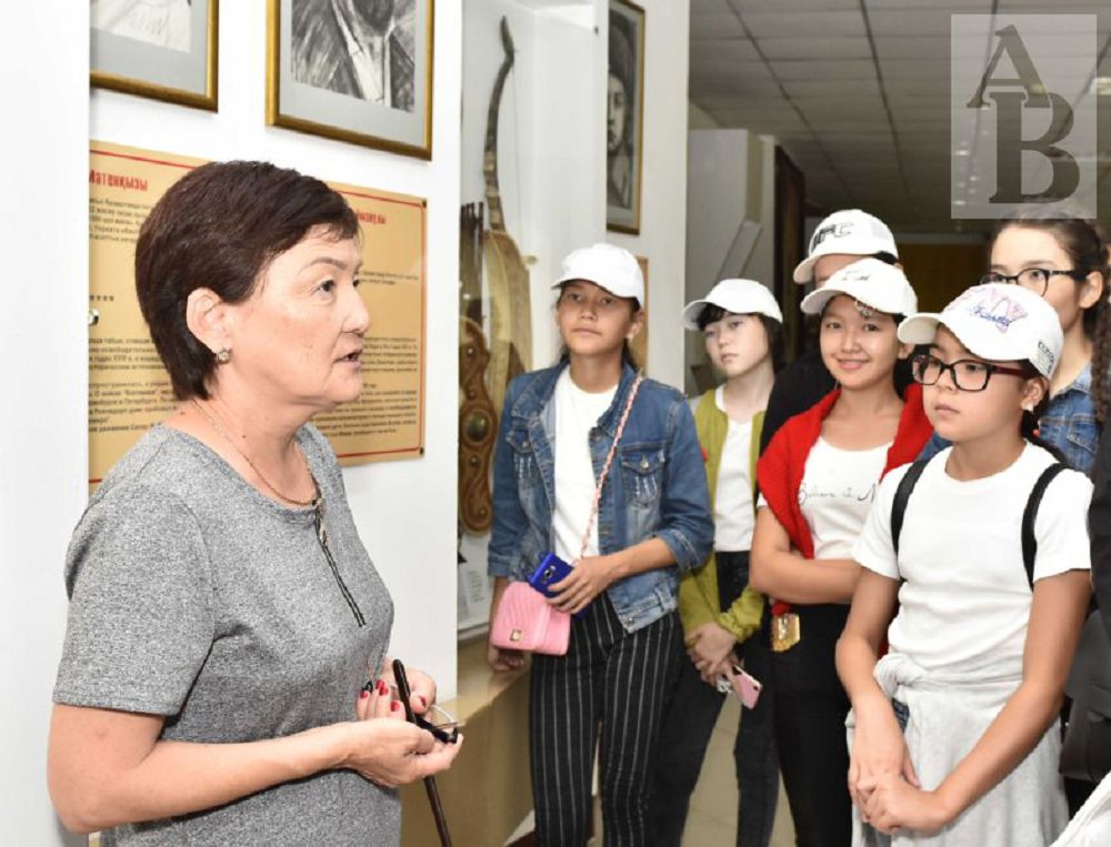 Ақтөбеге Қарағанды облысынан мектеп оқушылары мен жетек­шілерден құрылған топ келді