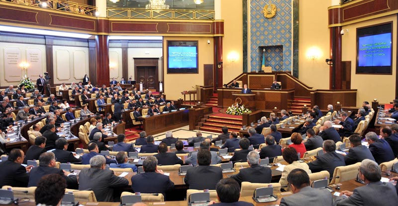 Нұрсұлтан Назарбаев Парламент отырысының төртінші сессиясын ашты