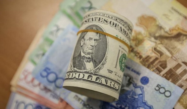 Айырбастау пункттерінде бір доллар 380 теңгеге сатылып жатыр