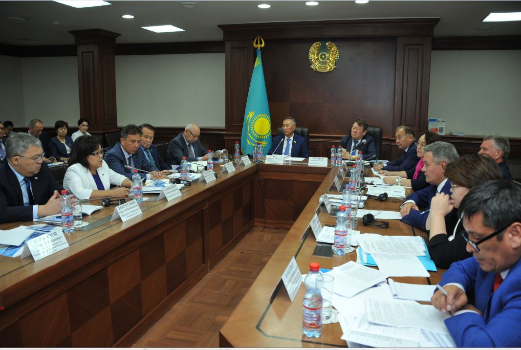 Сенаторлар медиацияны дамыту мәселелерін талқылады