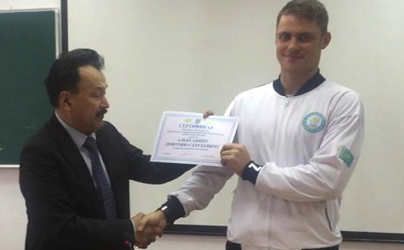 Дмитрий Алексанинге университетте тегін оқуға құқық беретін грант тапсырылды