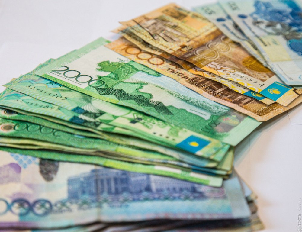 Теңгенің күндізгі бағамы төмендеді