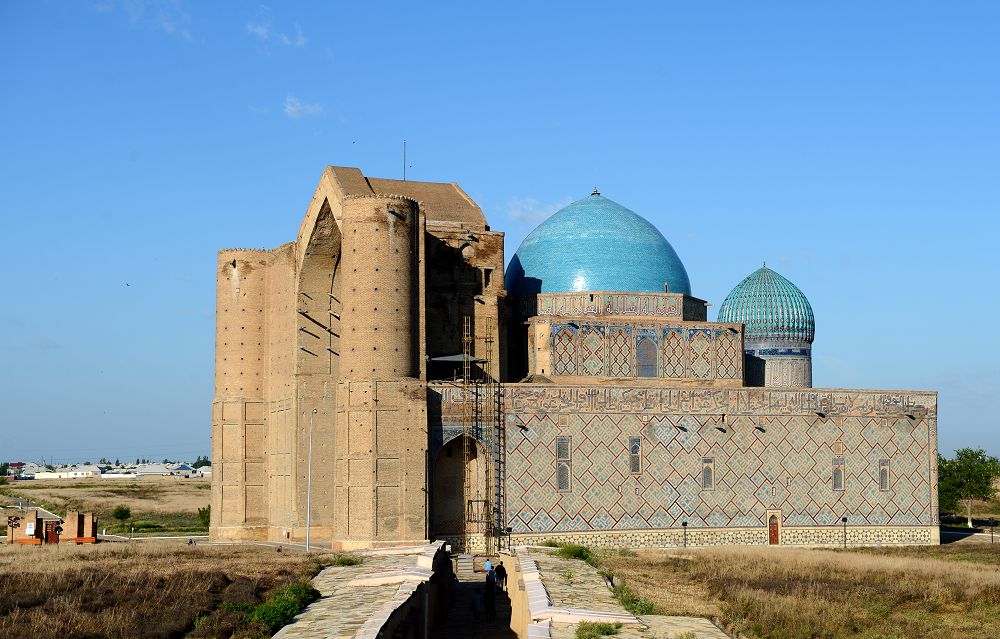 Құлбек ЕРГӨБЕК. Түркістанның түлеуі