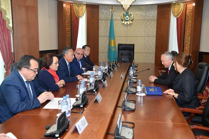 Сенаторлар ЕАЭО Сотының Төрағасымен кездесті