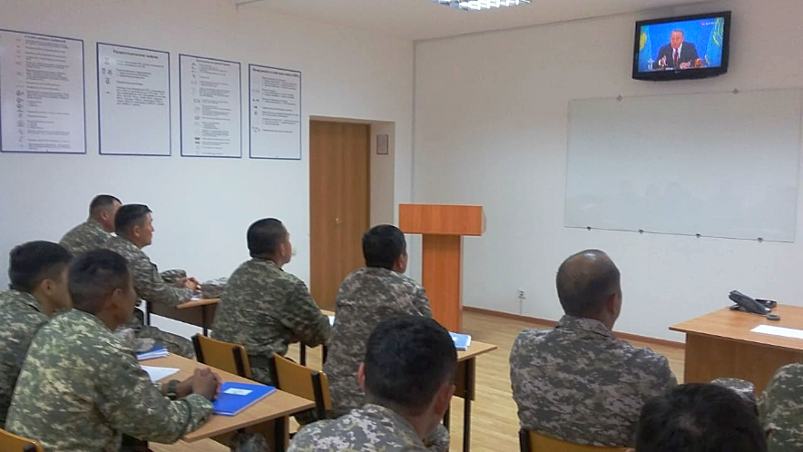 «Батыс» өңірлік қолбасшылығының әскери қызметшілері Елбасы Жолдауын тамашалады