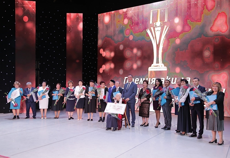 Қарағандыда мұғалімдерге құрмет көрсетілді