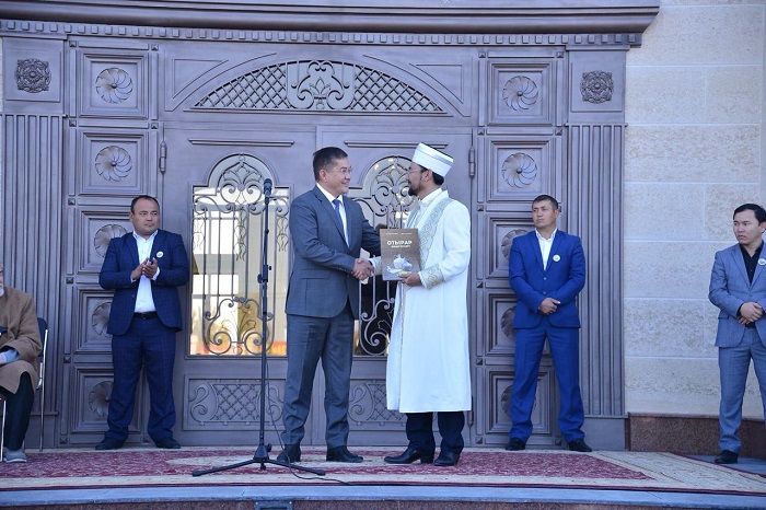 Отырарлық кәсіпкер 1000 адамдық мешіт салып берді