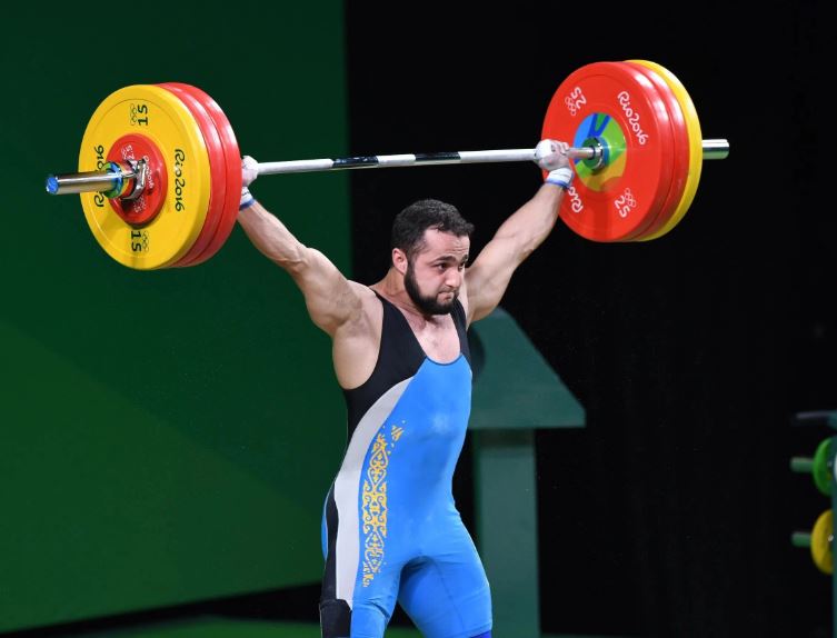 Ауыр атлет Нижат Рахимов серпе көтеру жаттығуы бойынша кіші қола медальді иеленді