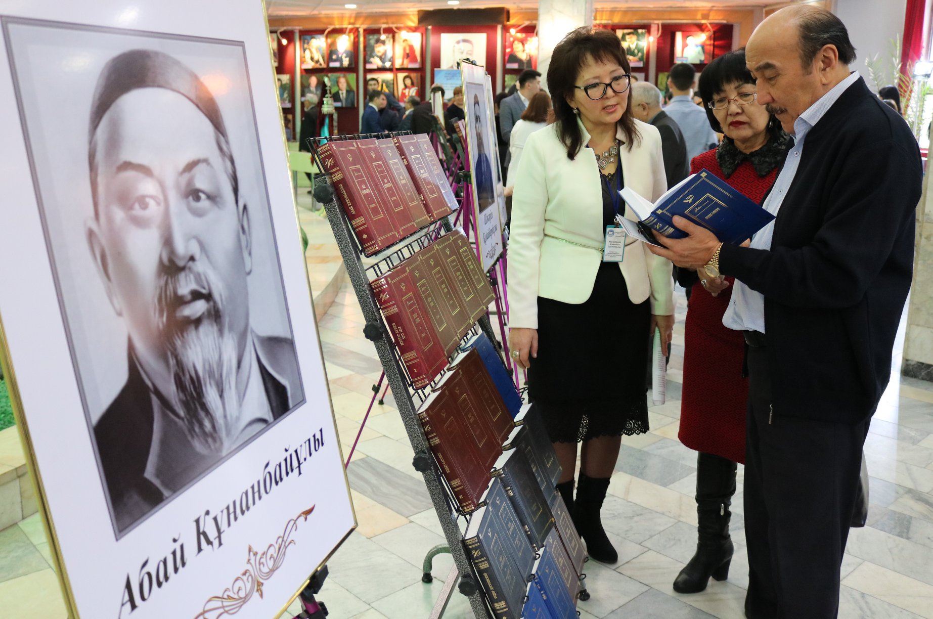 Семейде «Абай әлемі» кітап сериясының тұсаукесер рәсімі өтті