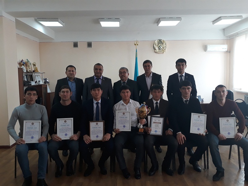 Аудан әкімінің орынбасары Б.Төребеков чемпиондарды марапаттады
