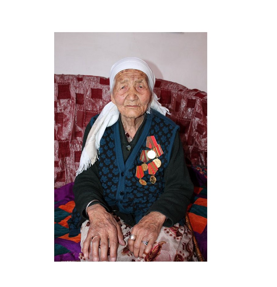 103 жастағы Бәти әже Мұқағали өлеңдерін жатқа айтады