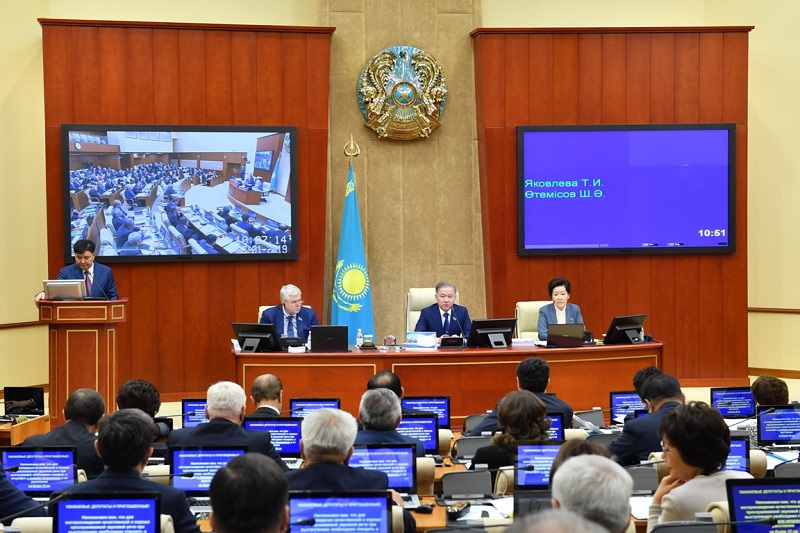 Мәжіліс сот жүйесі мен судьялар мәртебесі туралы конституциялық түзетулерді мақұлдады