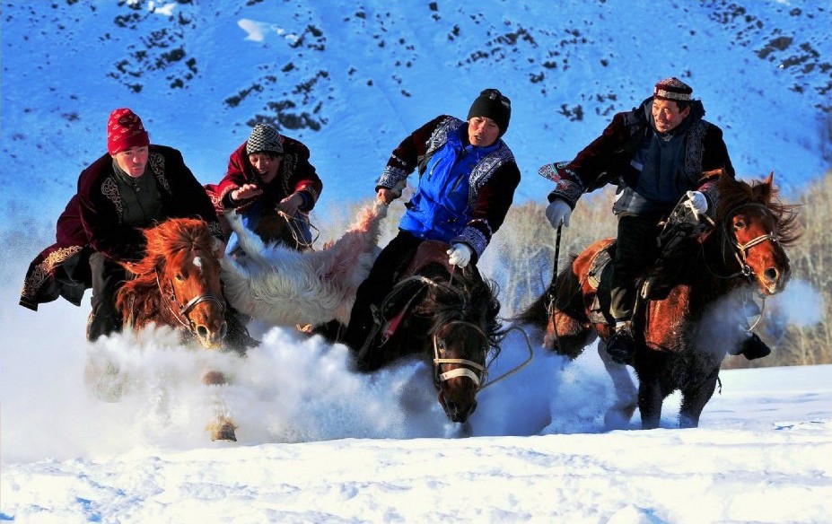 Көкбөріше қиындықпен қидаласып...