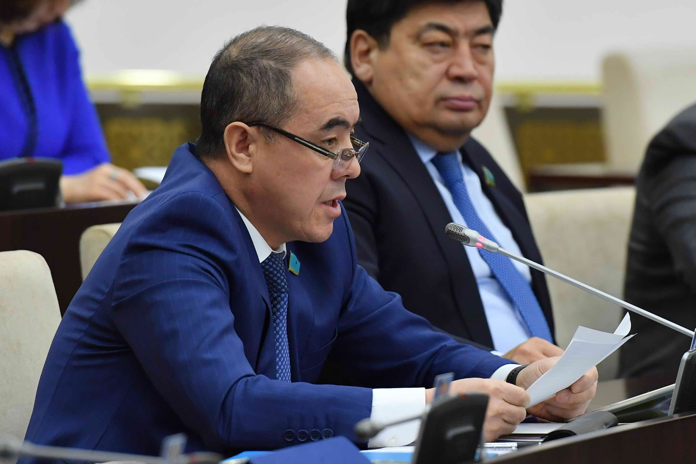 Сенат депутаты Армения мен Ресейден ескі көліктерді Қазақстанға кіргізбеуді сұрады