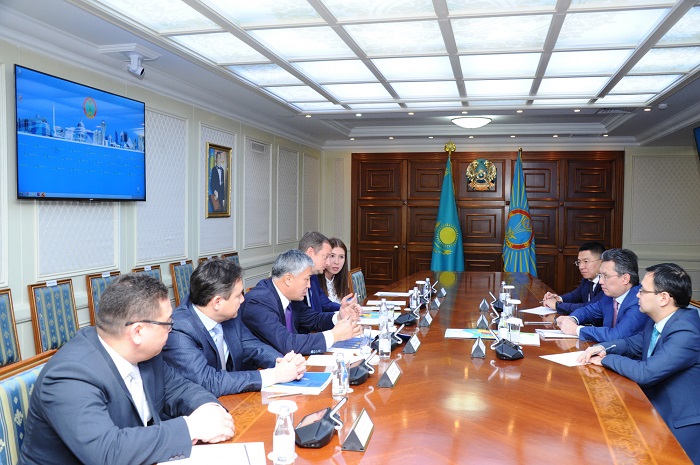 Астана әкімі Халықаралық паралимпиялық комитеттің президентімен кездесті