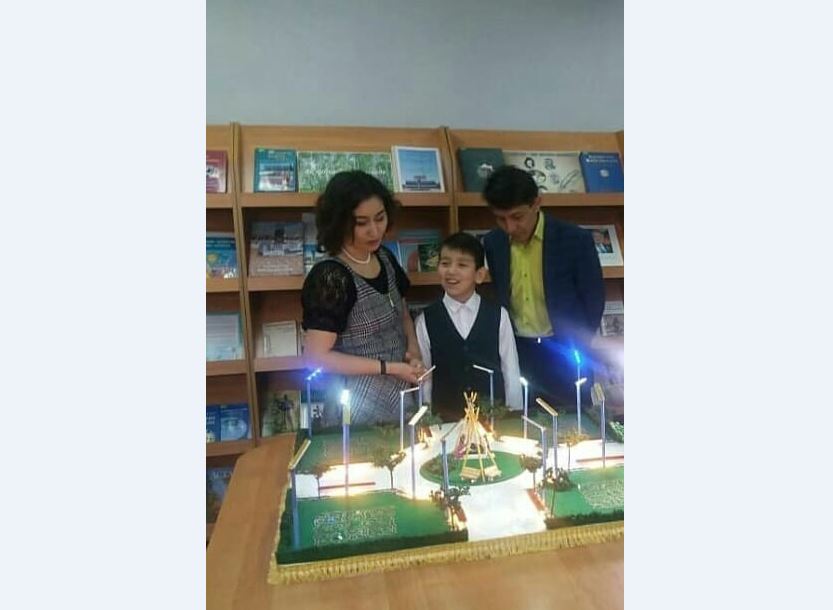 Екінші сынып оқушысы ұлттық нақыштағы саябақтың үлгісін ойлап тапты