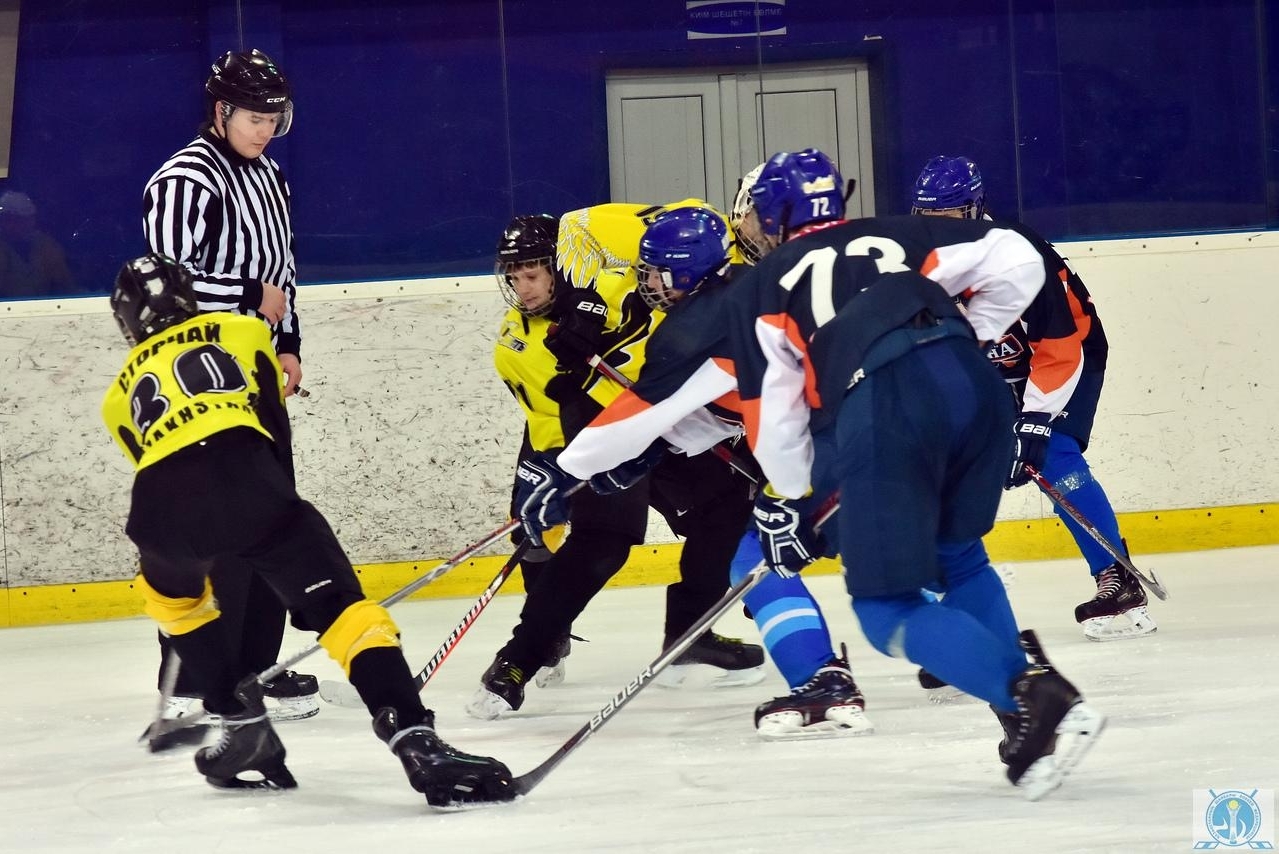 Қарағандылық хоккейшілер қола жүлдеге қол жеткізді

