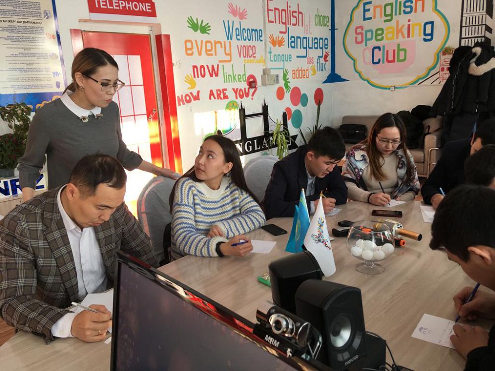 Дәрігерлерге ағылшын тілін үйретеді