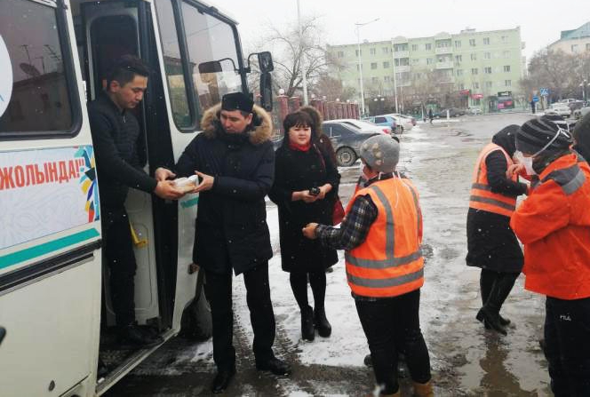 Қызылордалық жастар екі жүзге жуық адамды тегін тамақтандырды