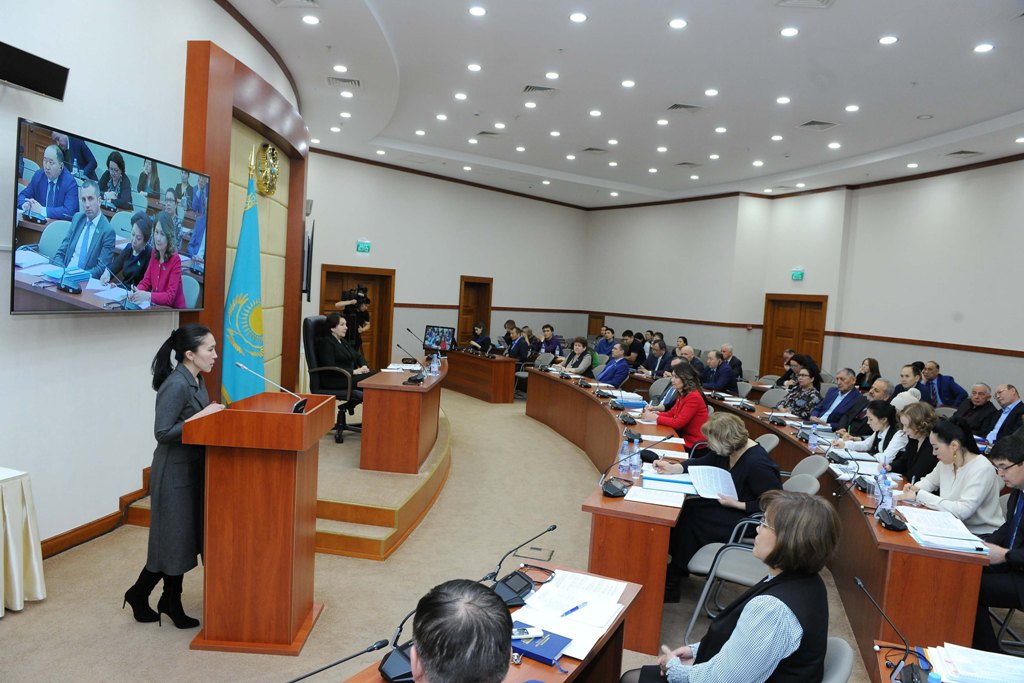 Мәжілісте оңалту және банкроттық рәсімдерді жетiлдiру мәселелеріне қатысты дөңгелек үстел өтті