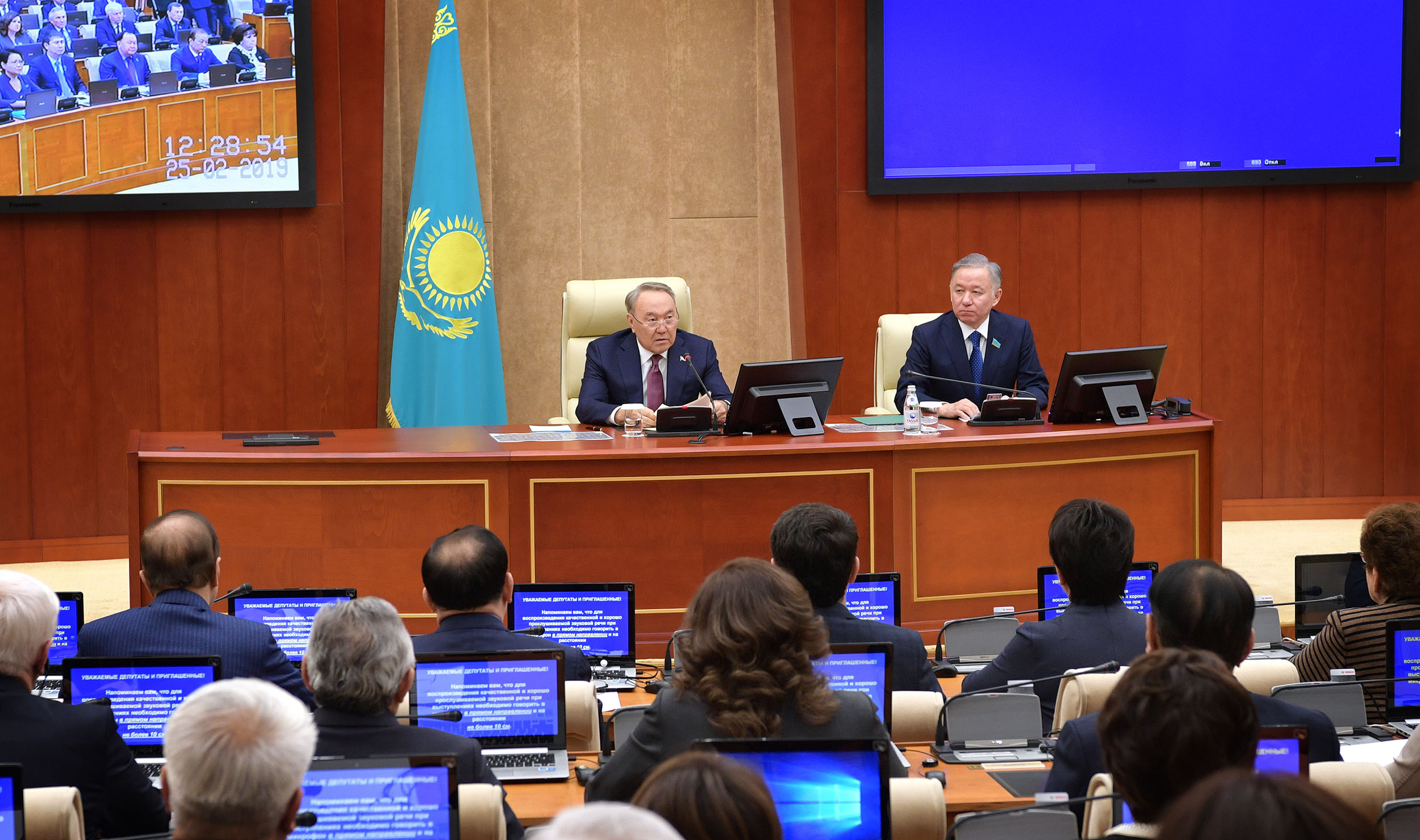 Правительство 2019. Парламент Казахстана и Назарбаев. Заседание правительства РК Назарбаев. Заседание правительства Казахстан. Назарбаев в парламенте.